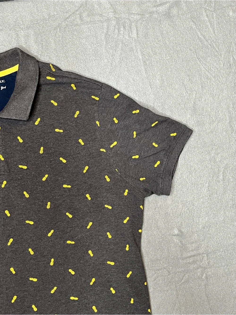 Banana Republic Men’s Charcoal Polo with Yellow Micro Pattern